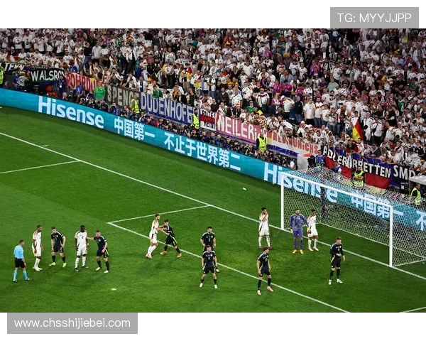 全球足球迷必看世界杯图片精选展现赛场上的激情与荣耀